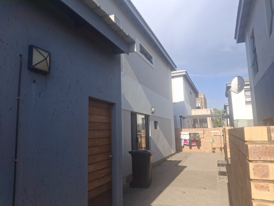 3 Bedroom Property for Sale in Rua Vista Gauteng