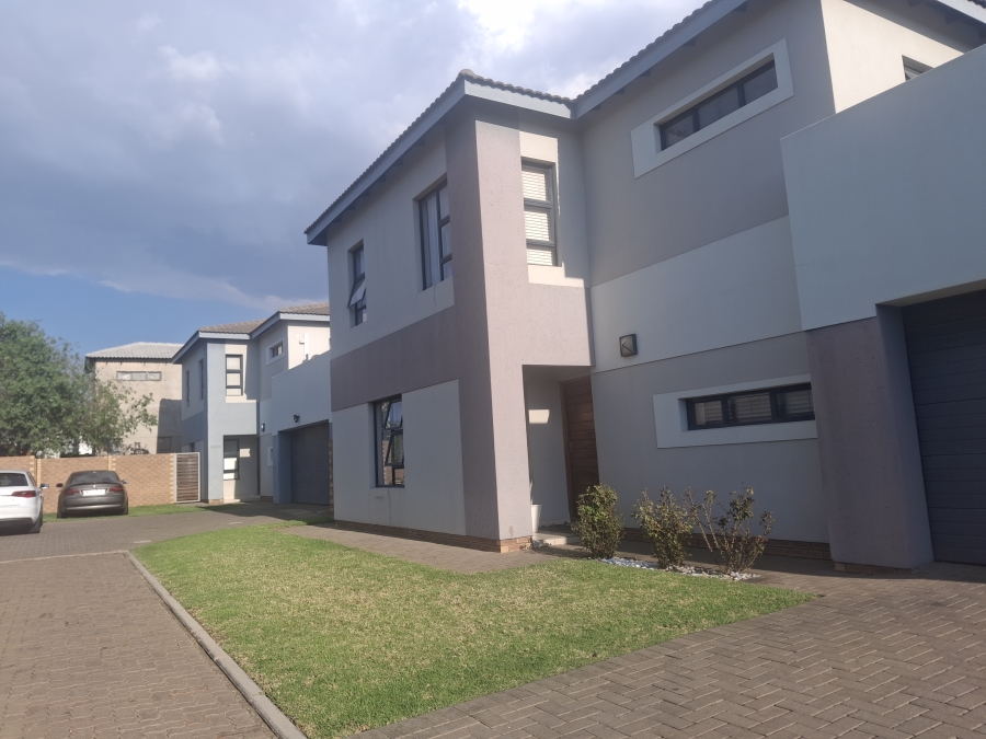 3 Bedroom Property for Sale in Rua Vista Gauteng