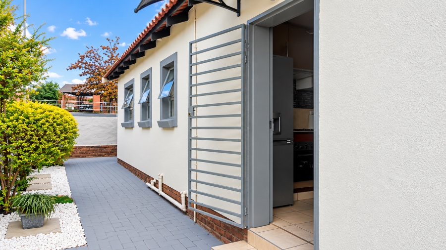 3 Bedroom Property for Sale in Kosmosdal Gauteng