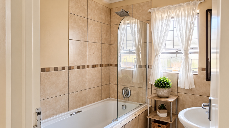 3 Bedroom Property for Sale in Kosmosdal Gauteng