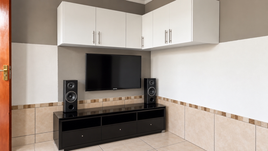 3 Bedroom Property for Sale in Kosmosdal Gauteng