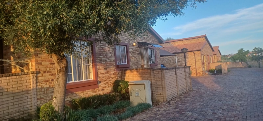 To Let 3 Bedroom Property for Rent in Kosmosdal Gauteng
