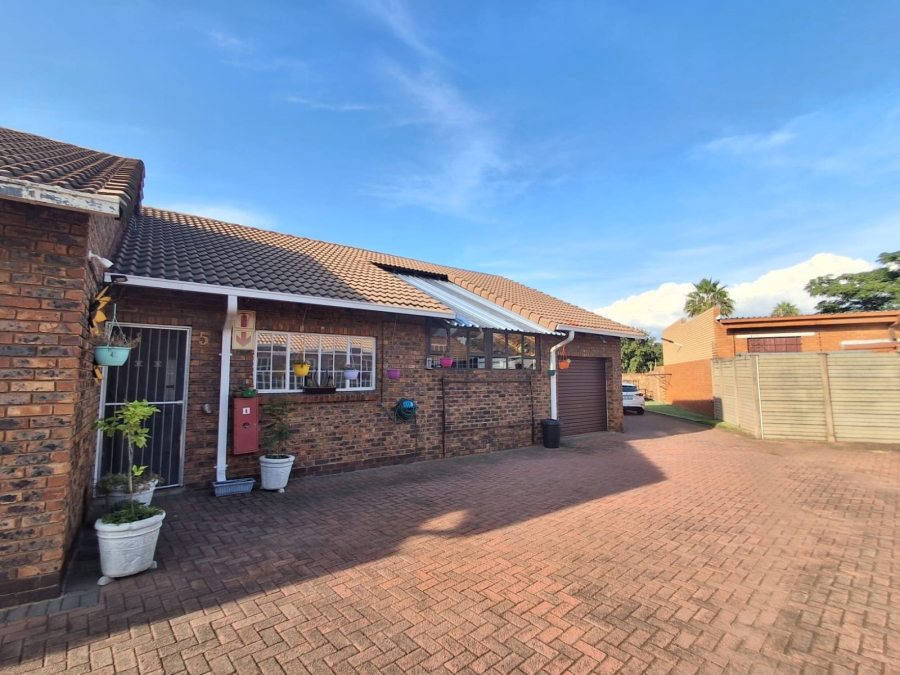 To Let 2 Bedroom Property for Rent in Arcon Park Gauteng