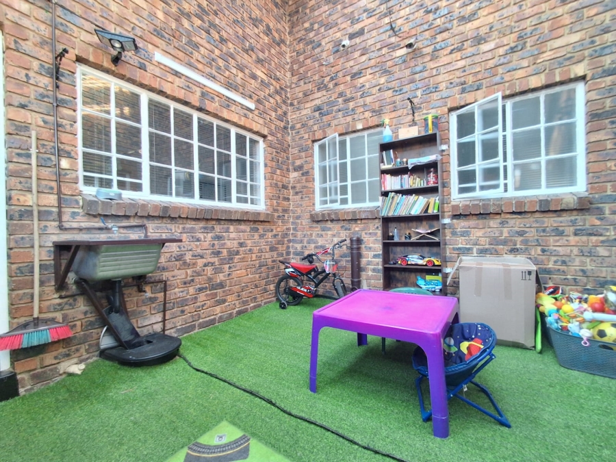 To Let 2 Bedroom Property for Rent in Arcon Park Gauteng