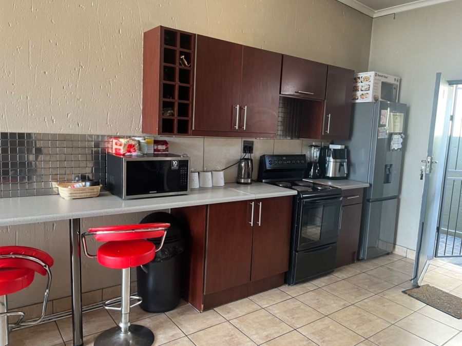 To Let 2 Bedroom Property for Rent in Buccleuch Gauteng