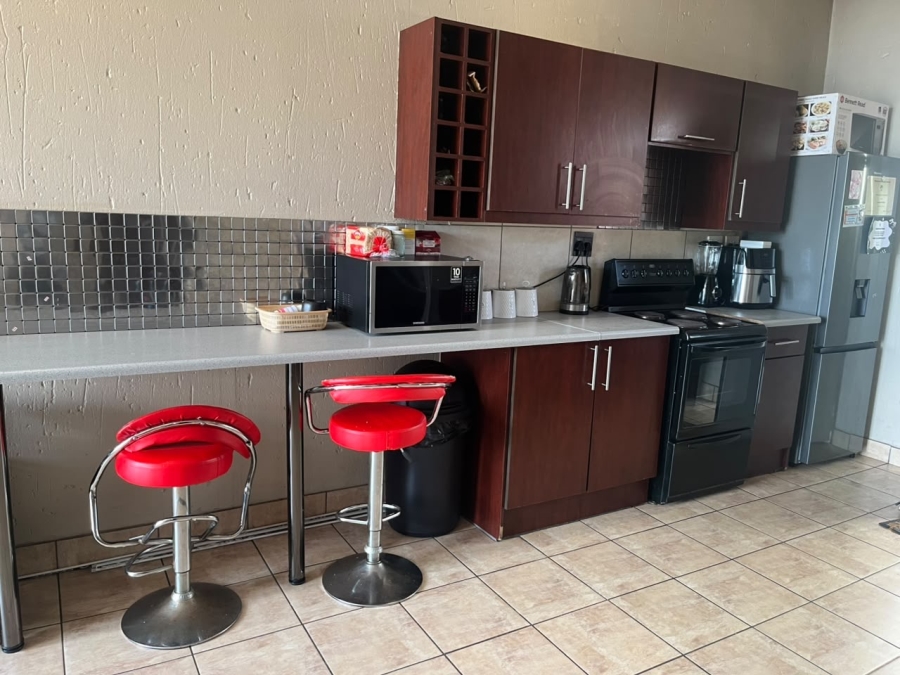 To Let 2 Bedroom Property for Rent in Buccleuch Gauteng