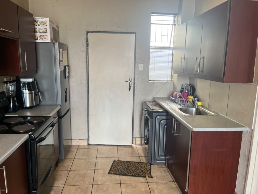 To Let 2 Bedroom Property for Rent in Buccleuch Gauteng