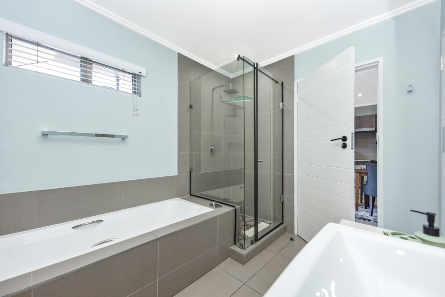To Let 2 Bedroom Property for Rent in Hurlingham Gauteng