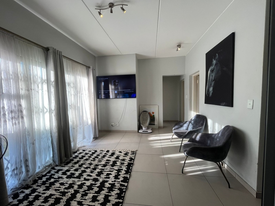 To Let 2 Bedroom Property for Rent in North Riding Gauteng