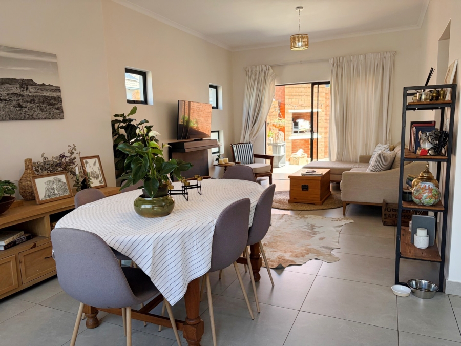 To Let 2 Bedroom Property for Rent in Linden Gauteng