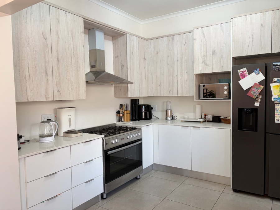 To Let 2 Bedroom Property for Rent in Linden Gauteng