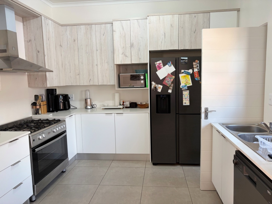 To Let 2 Bedroom Property for Rent in Linden Gauteng