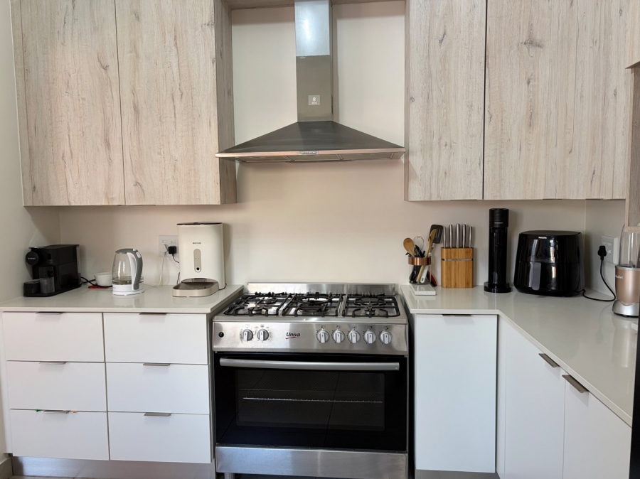 To Let 2 Bedroom Property for Rent in Linden Gauteng