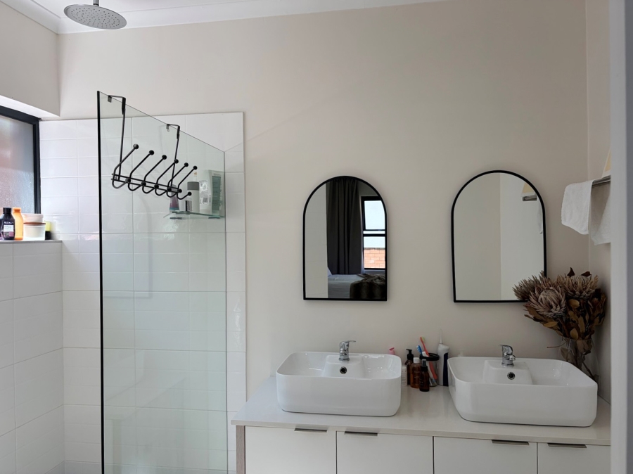 To Let 2 Bedroom Property for Rent in Linden Gauteng