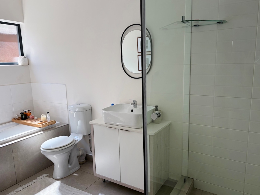 To Let 2 Bedroom Property for Rent in Linden Gauteng