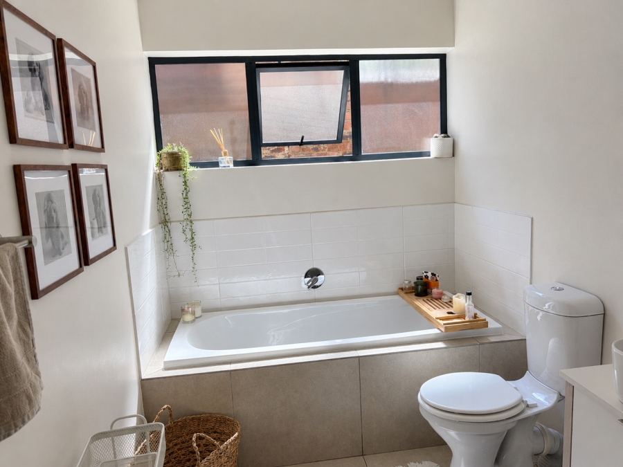 To Let 2 Bedroom Property for Rent in Linden Gauteng