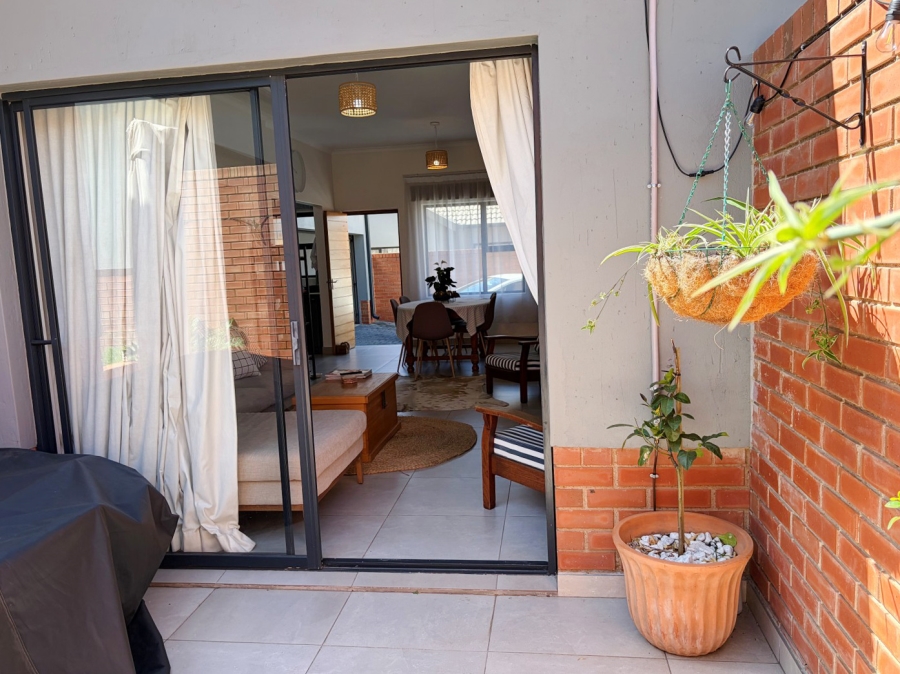 To Let 2 Bedroom Property for Rent in Linden Gauteng