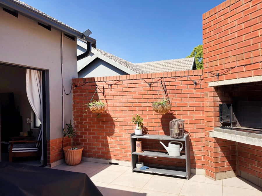 To Let 2 Bedroom Property for Rent in Linden Gauteng
