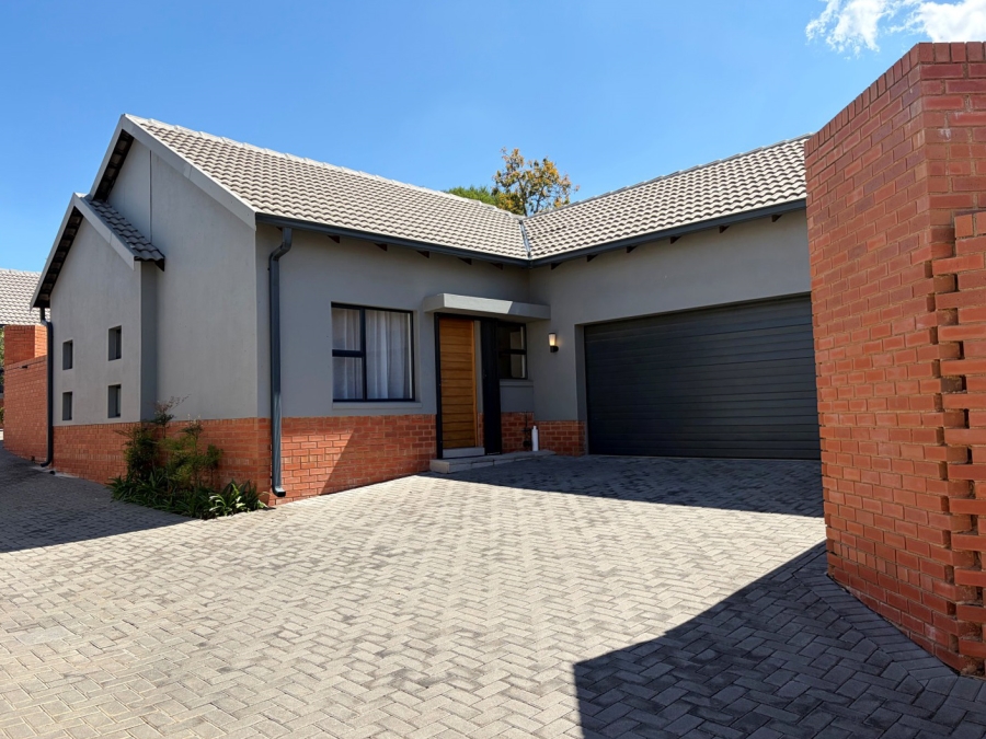 To Let 2 Bedroom Property for Rent in Linden Gauteng