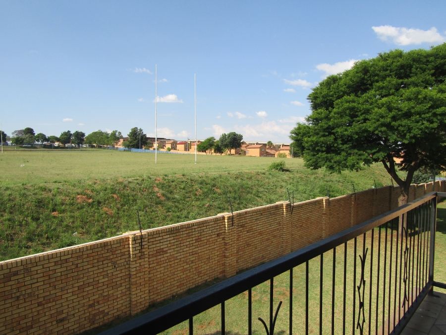 2 Bedroom Property for Sale in Groblerpark Gauteng