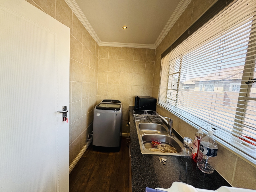 3 Bedroom Property for Sale in Thatchfield Close Gauteng