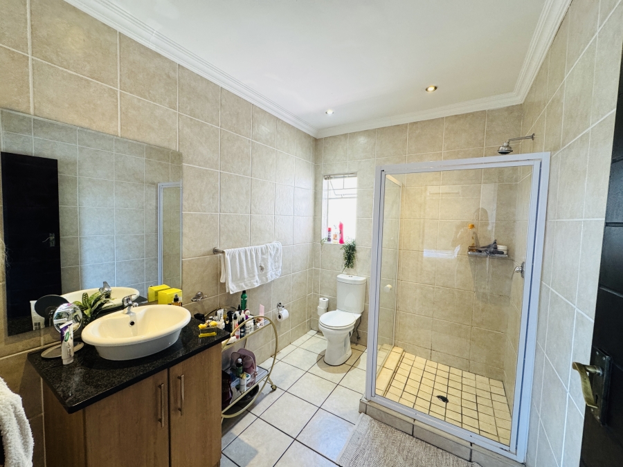 3 Bedroom Property for Sale in Thatchfield Close Gauteng