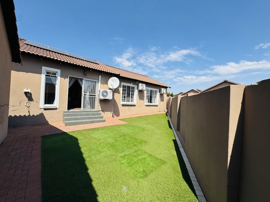 3 Bedroom Property for Sale in Thatchfield Close Gauteng