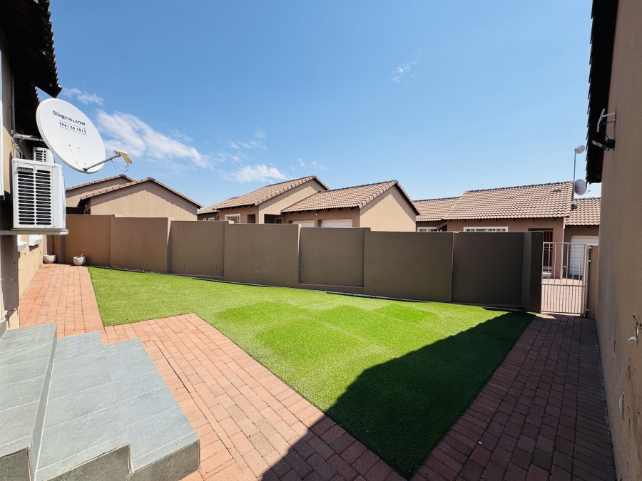 3 Bedroom Property for Sale in Thatchfield Close Gauteng