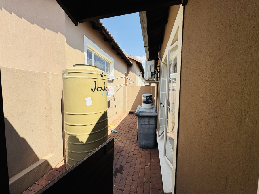 3 Bedroom Property for Sale in Thatchfield Close Gauteng