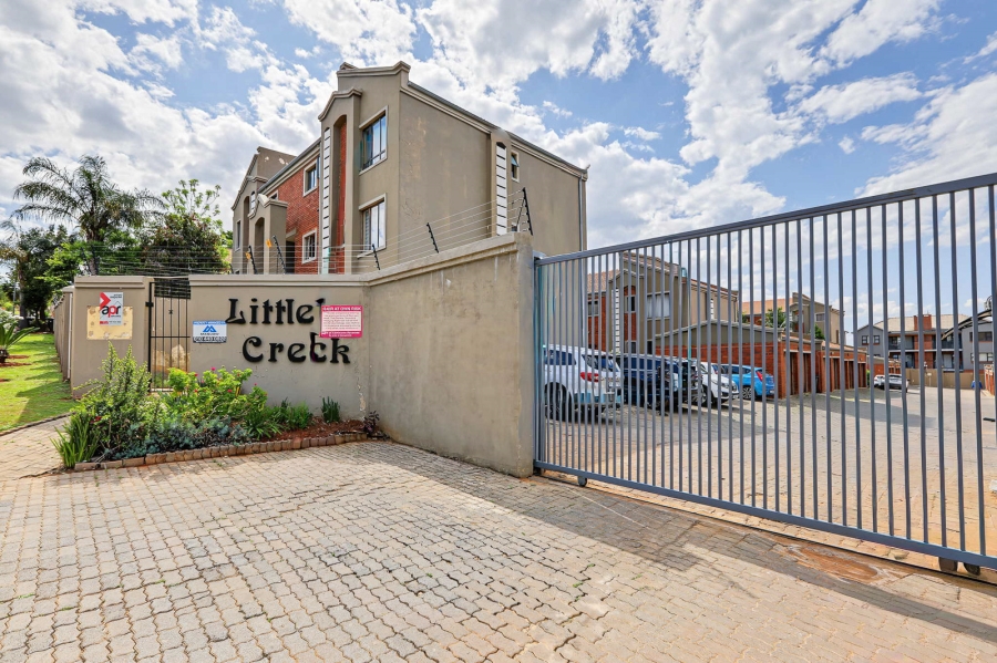 2 Bedroom Property for Sale in Little Falls Gauteng