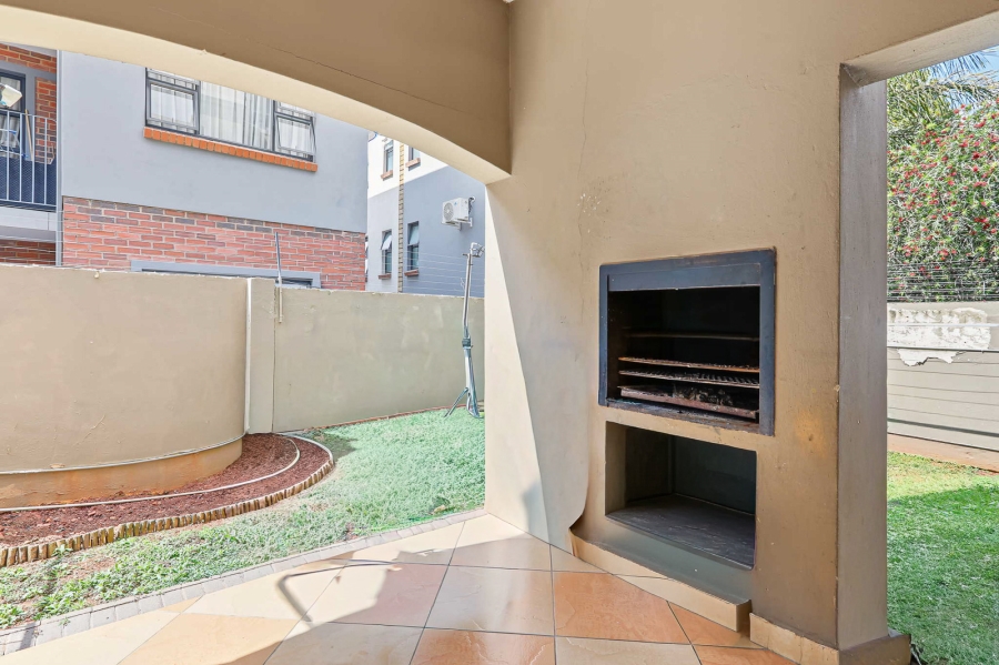 2 Bedroom Property for Sale in Little Falls Gauteng