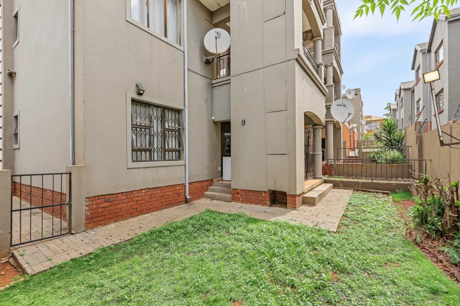 2 Bedroom Property for Sale in Little Falls Gauteng