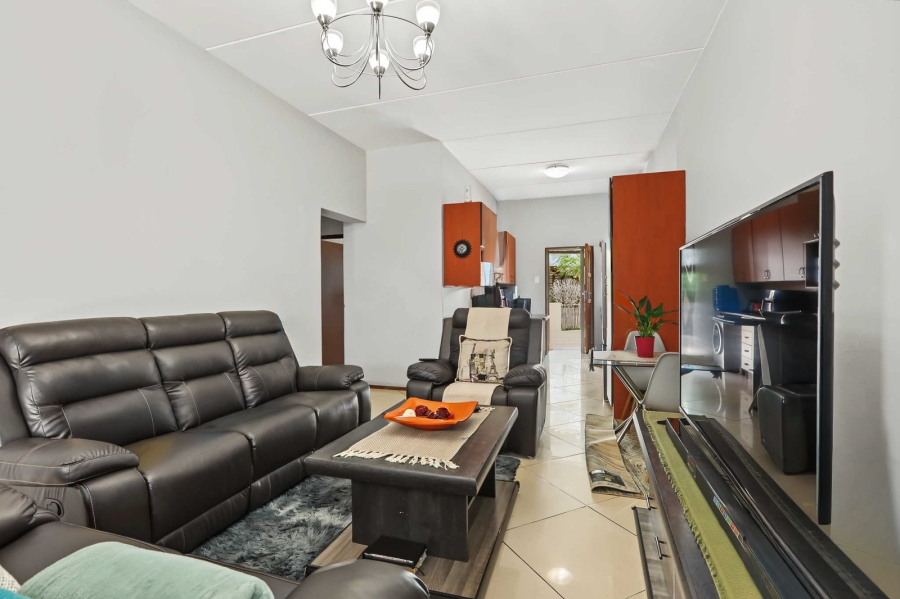 2 Bedroom Property for Sale in Little Falls Gauteng
