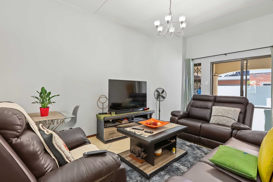 2 Bedroom Property for Sale in Little Falls Gauteng
