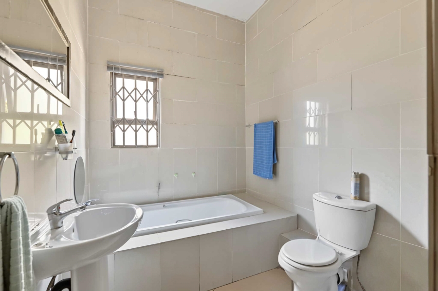 2 Bedroom Property for Sale in Little Falls Gauteng