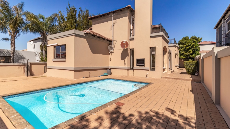 5 Bedroom Property for Sale in Aspen Hills Gauteng