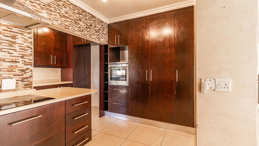 5 Bedroom Property for Sale in Aspen Hills Gauteng