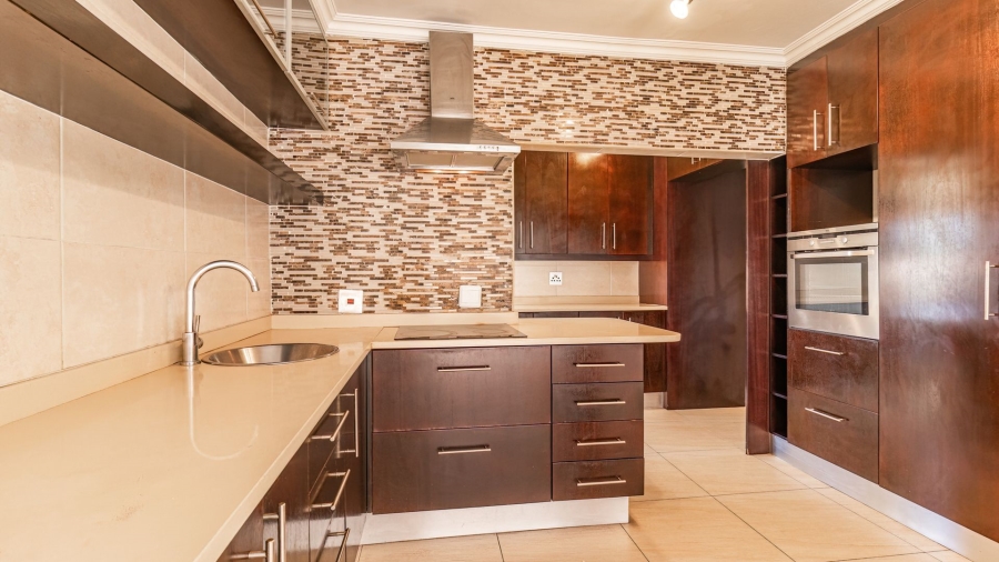 5 Bedroom Property for Sale in Aspen Hills Gauteng
