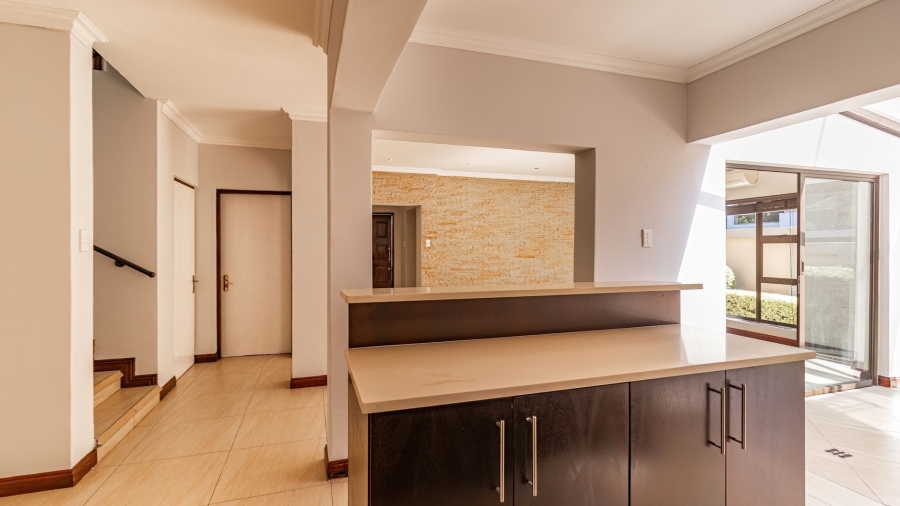 5 Bedroom Property for Sale in Aspen Hills Gauteng