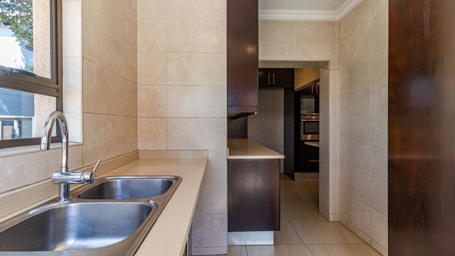 5 Bedroom Property for Sale in Aspen Hills Gauteng