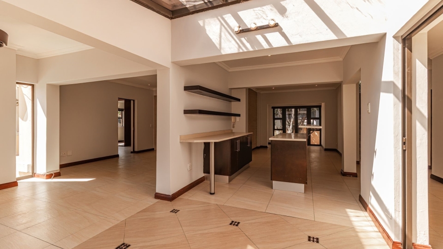5 Bedroom Property for Sale in Aspen Hills Gauteng
