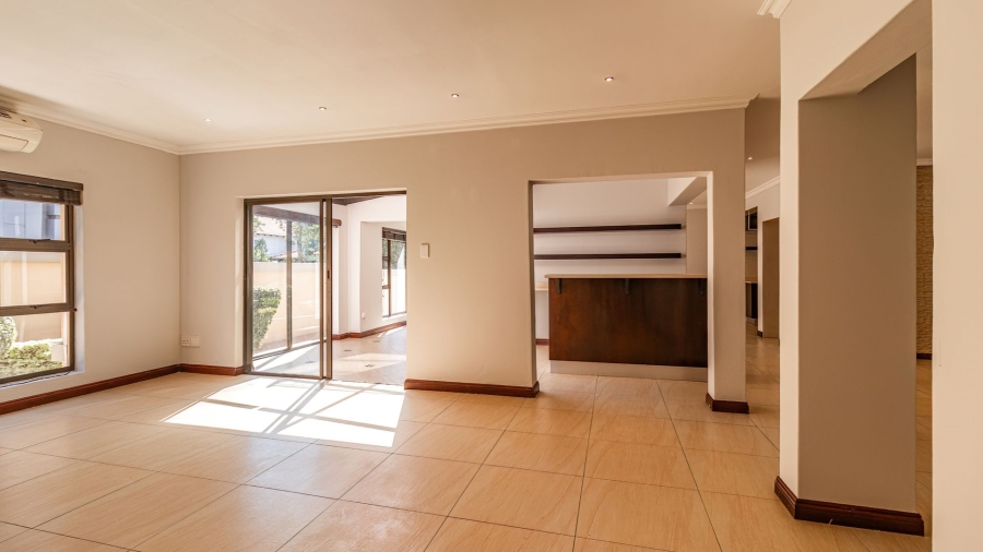 5 Bedroom Property for Sale in Aspen Hills Gauteng