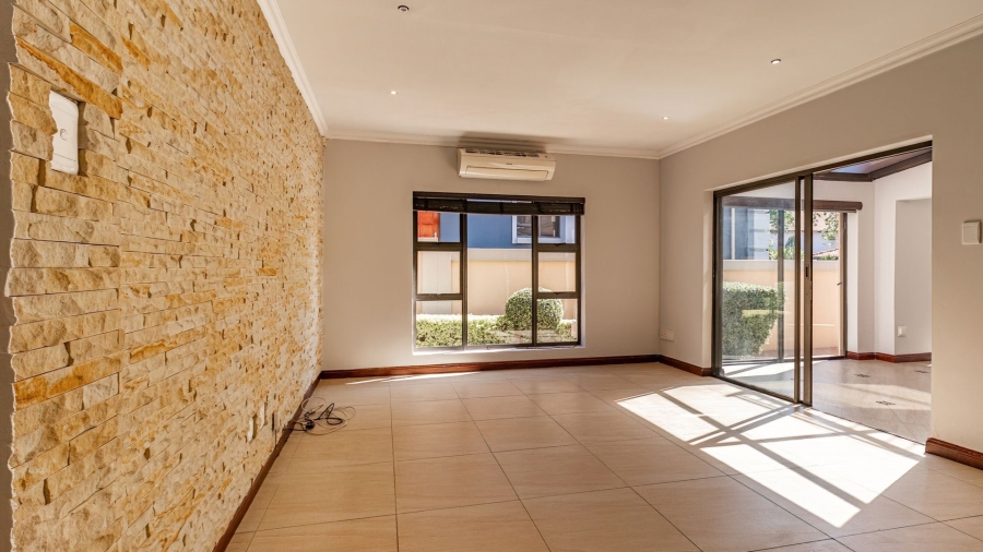 5 Bedroom Property for Sale in Aspen Hills Gauteng