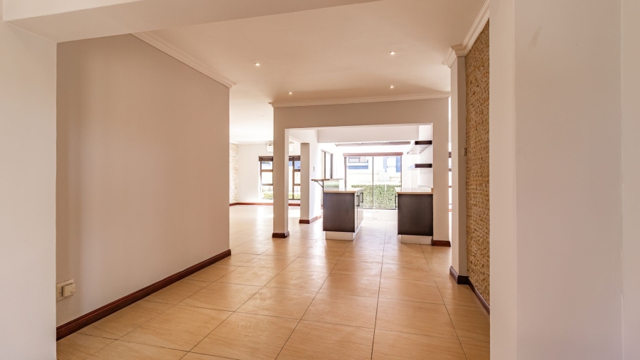 5 Bedroom Property for Sale in Aspen Hills Gauteng