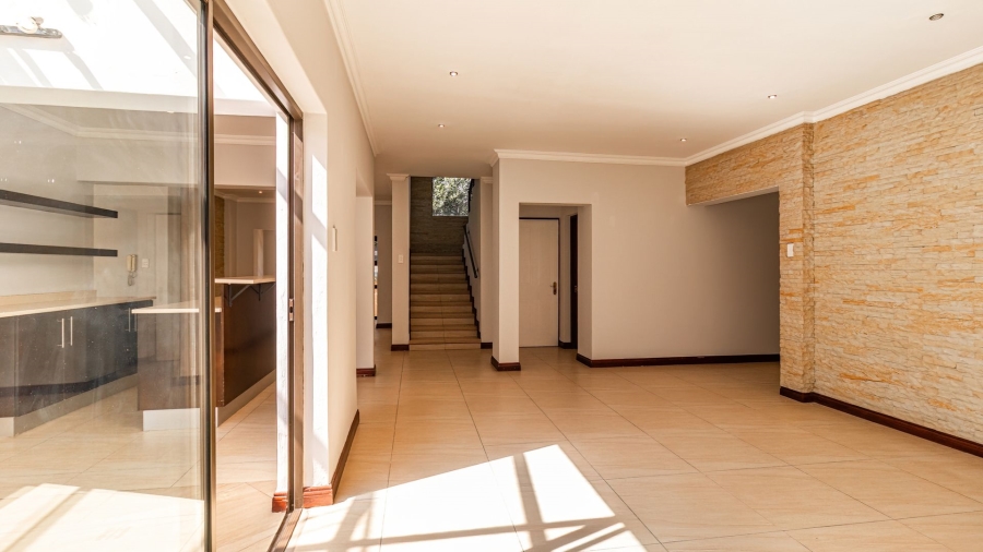 5 Bedroom Property for Sale in Aspen Hills Gauteng