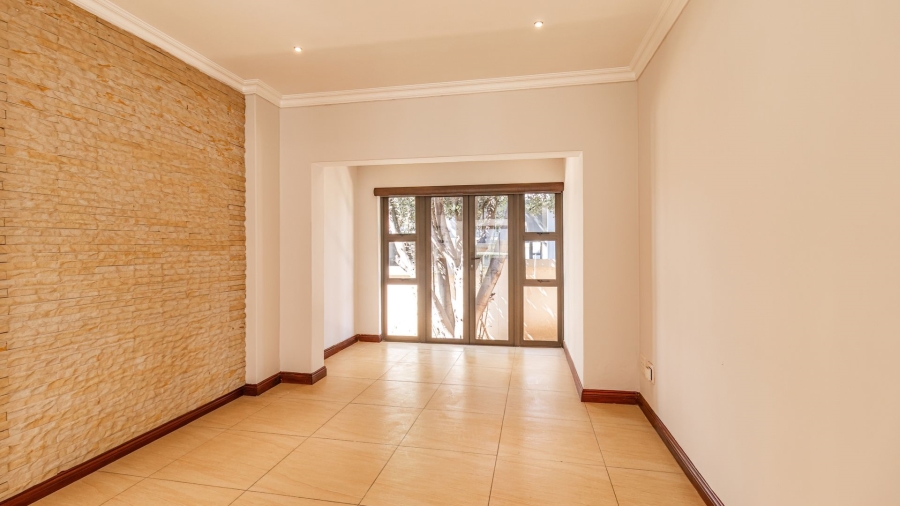 5 Bedroom Property for Sale in Aspen Hills Gauteng