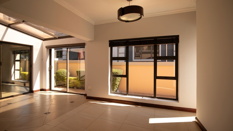 5 Bedroom Property for Sale in Aspen Hills Gauteng