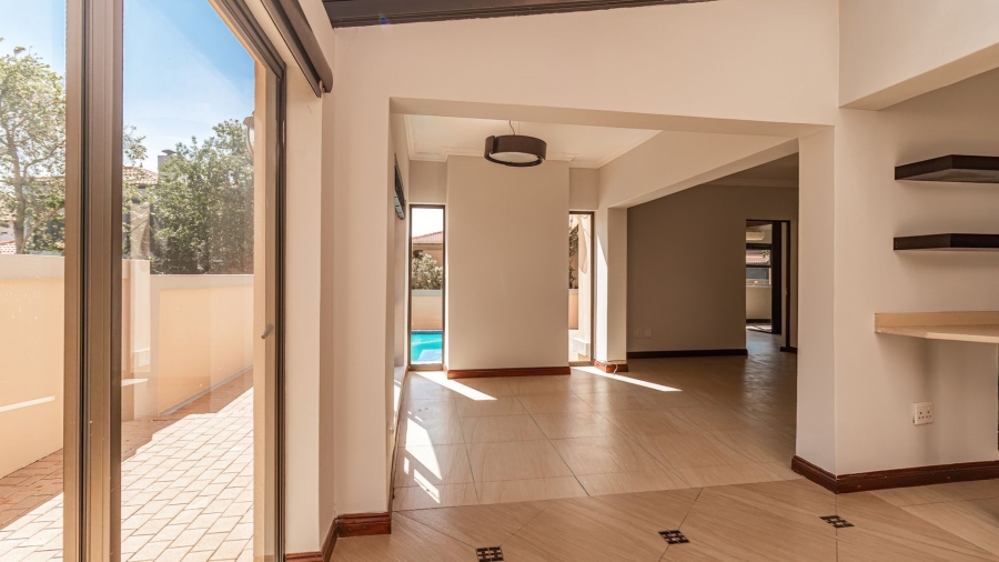 5 Bedroom Property for Sale in Aspen Hills Gauteng