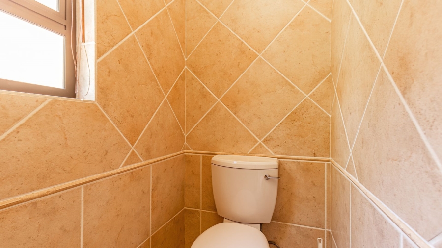 5 Bedroom Property for Sale in Aspen Hills Gauteng