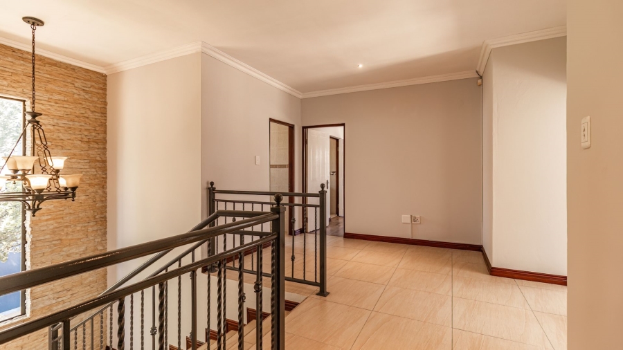 5 Bedroom Property for Sale in Aspen Hills Gauteng
